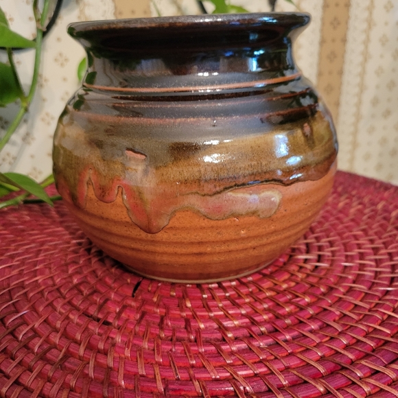 Vintage Wyndham signed Pottery - Picture 2 of 4